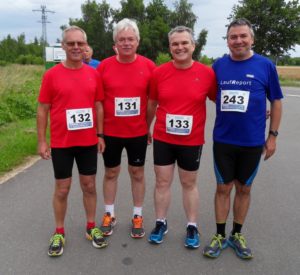Walter Balbach, Peter Aures, Peter Klamm und 5km-Läufer Holger Czäczine